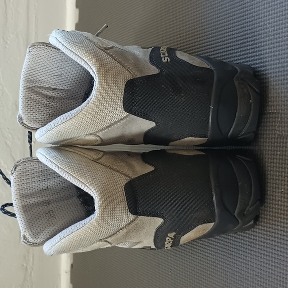 Women's 8.5 Scarpa Hiking Boots - Grey & Black - Picture 4 of 12